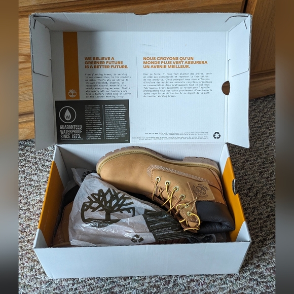 Timberland Women's Classic 6 in Boots - Picture 3 of 8